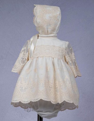 Jesusito tul bordado con capota - Ref. B1371